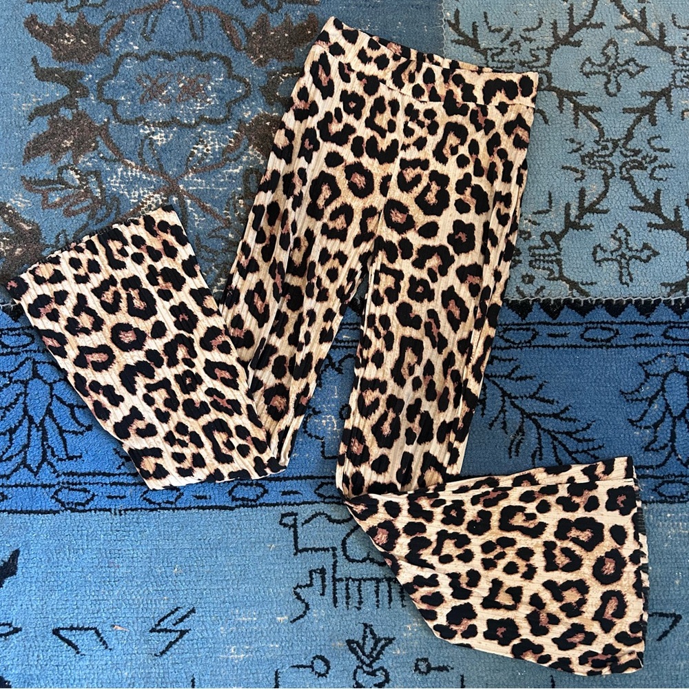 Leopard flare leggings